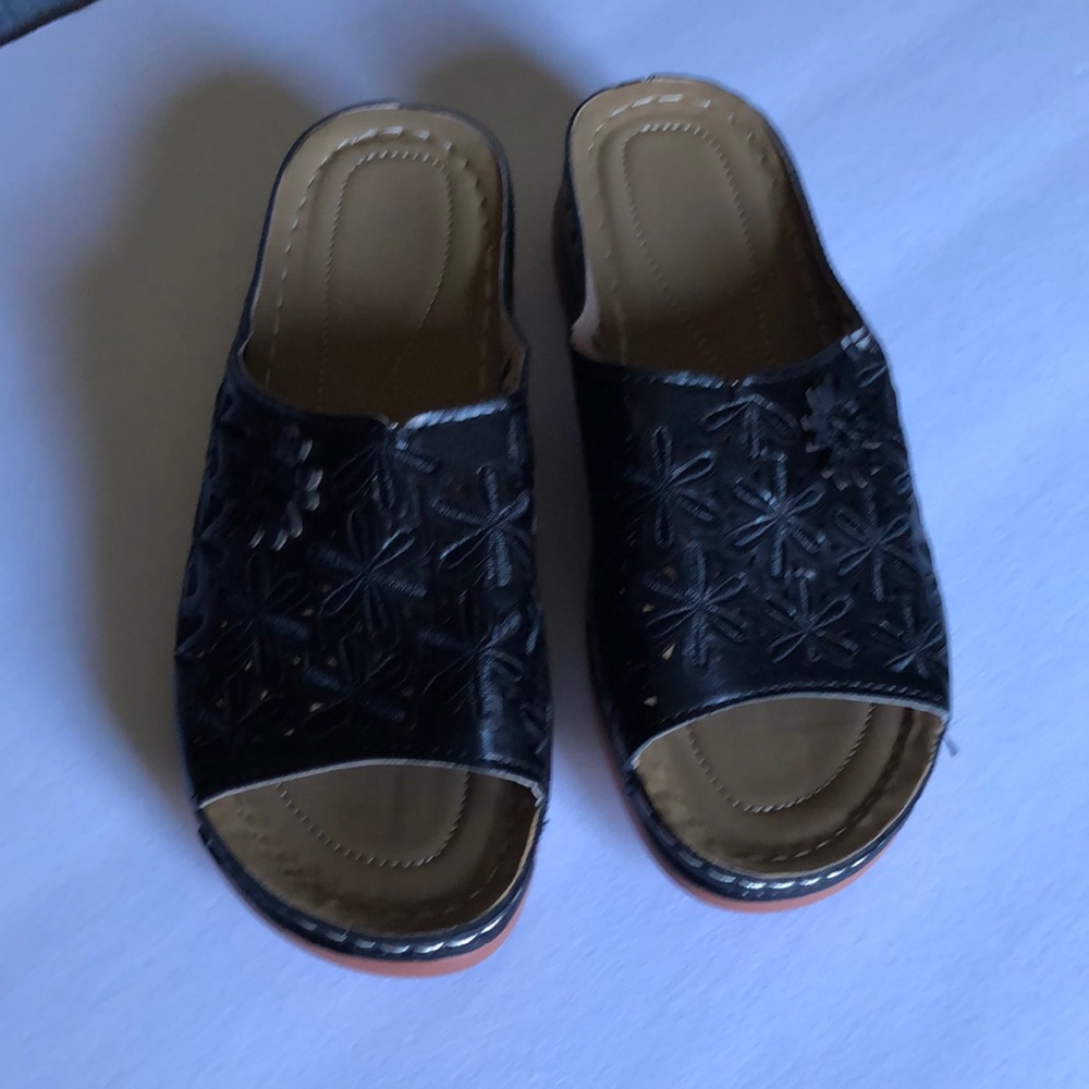 Black Slides - New - image 1